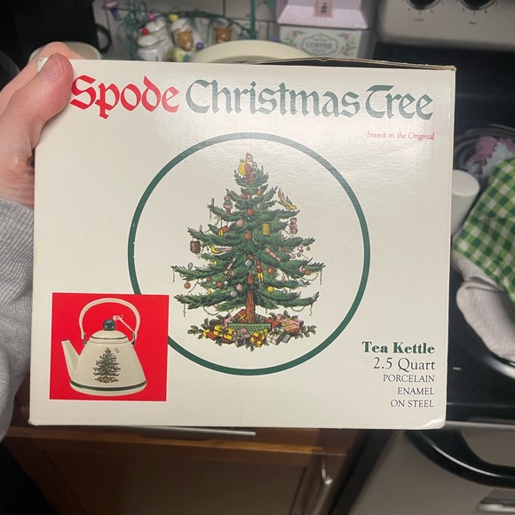 Spode Christmas Tree Kettle - Picture 4 of 7